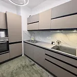 Modern 2br Near Ring & Main Road Access 公寓 *
