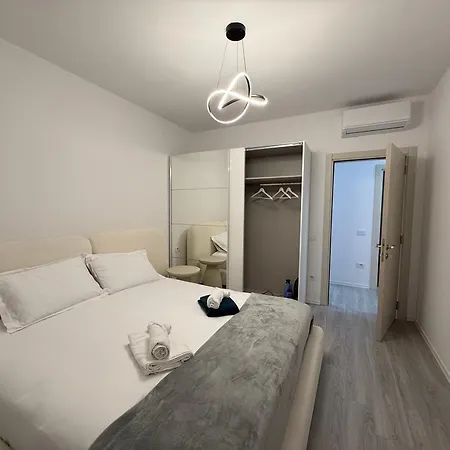 Apartment Modern 2br Near Ring & Main Road Access *