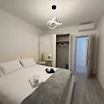 Apartment Modern 2br Near Ring & Main Road Access *