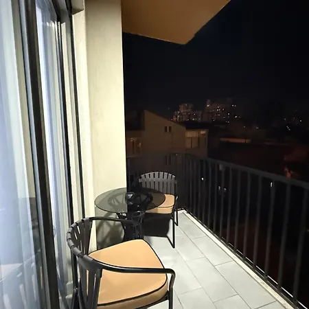 Appartement Modern 2br Near Ring & Main Road Access