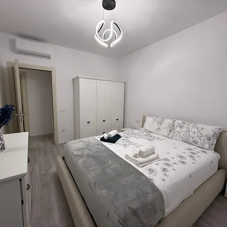 Modern 2br Near Ring & Main Road Access