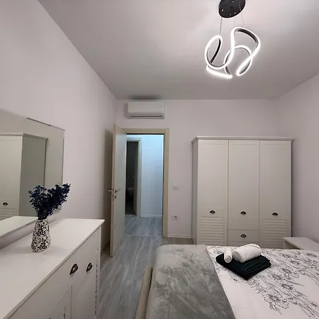 Ami Modern 2Br Apartment Тирана