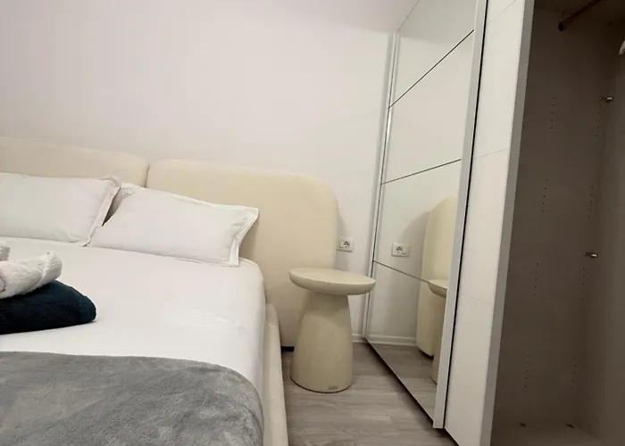 Modern 2br Near Ring & Main Road Access Appartamento Tirana